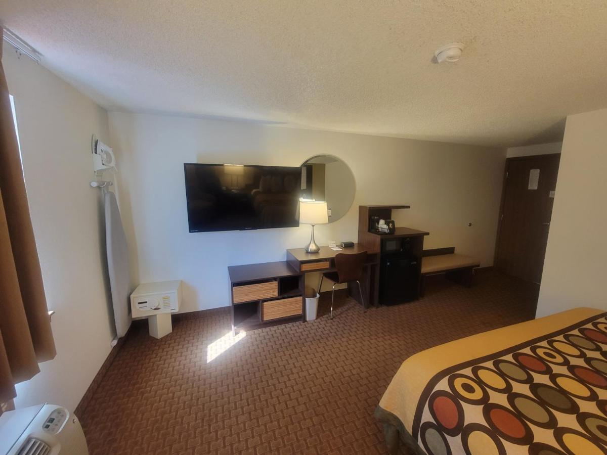 Super 8 By Wyndham Cody Otel Dış mekan fotoğraf