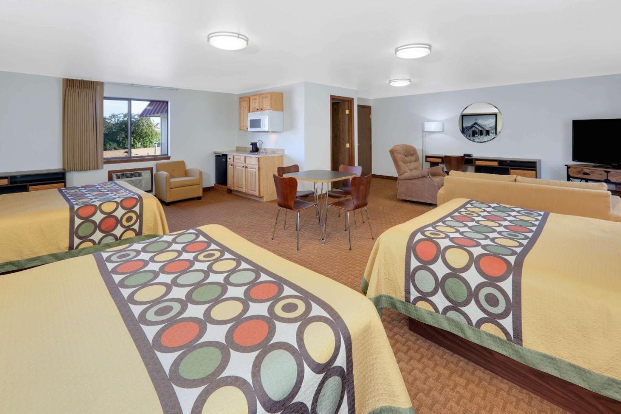 Super 8 By Wyndham Cody Otel Dış mekan fotoğraf
